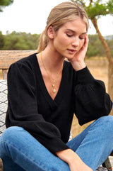 Merino Cashmere Blend V-Neck Jumper | Black