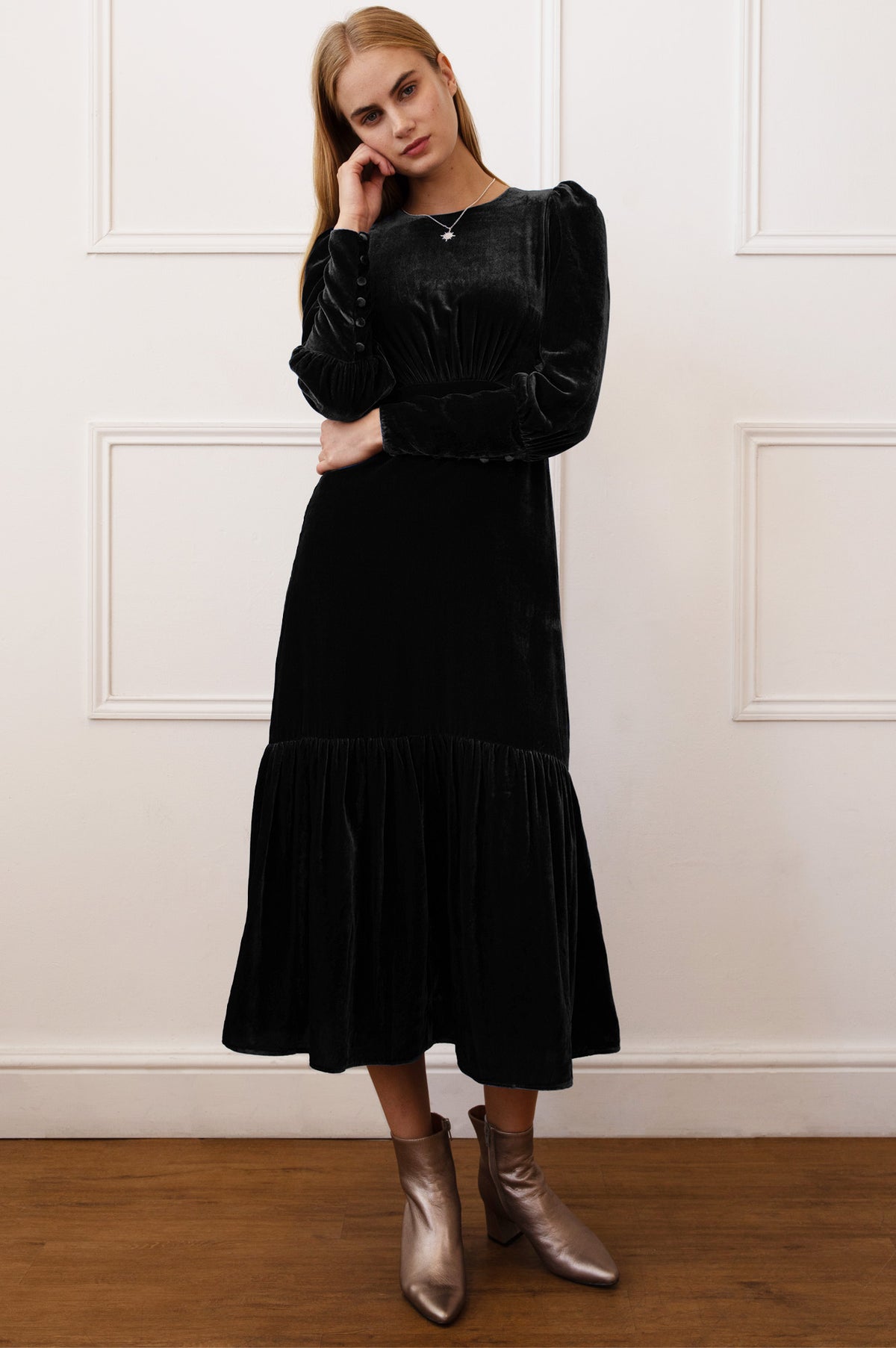 Aspiga Sustainable Ladies Luxurious Esmee Velvet Dress Black Winter Wedding
