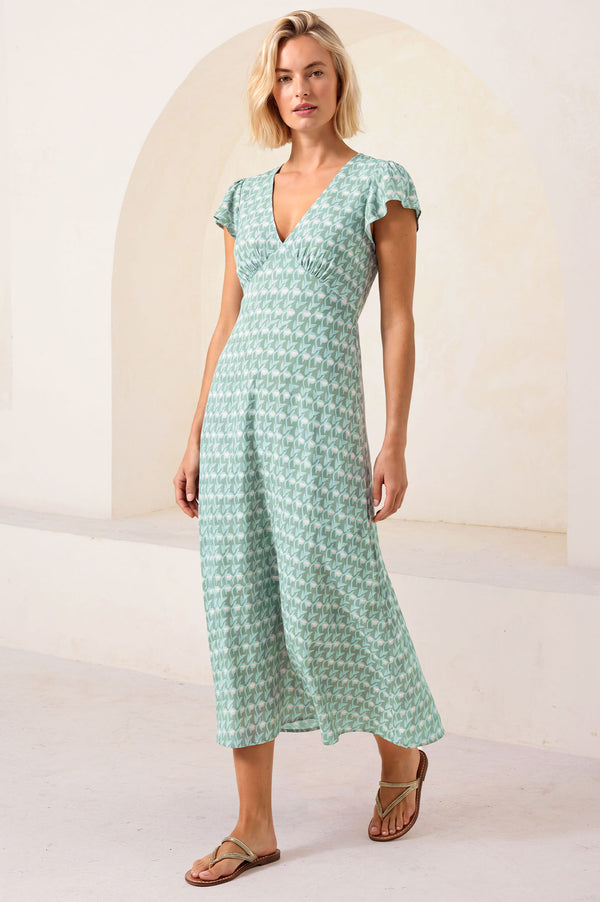 wrap dresses for hourglass figure Shape: Styling Tips to Highlight Your Curves and elegance Hourglass Wrap Hem Dress 