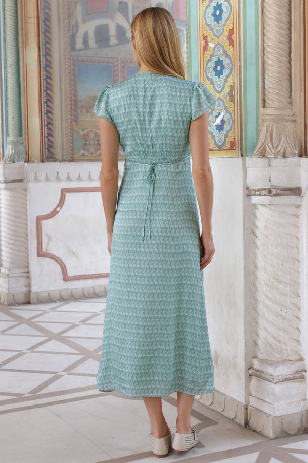 casual dress for hourglass figure 160 Best Hourglass Style ideas