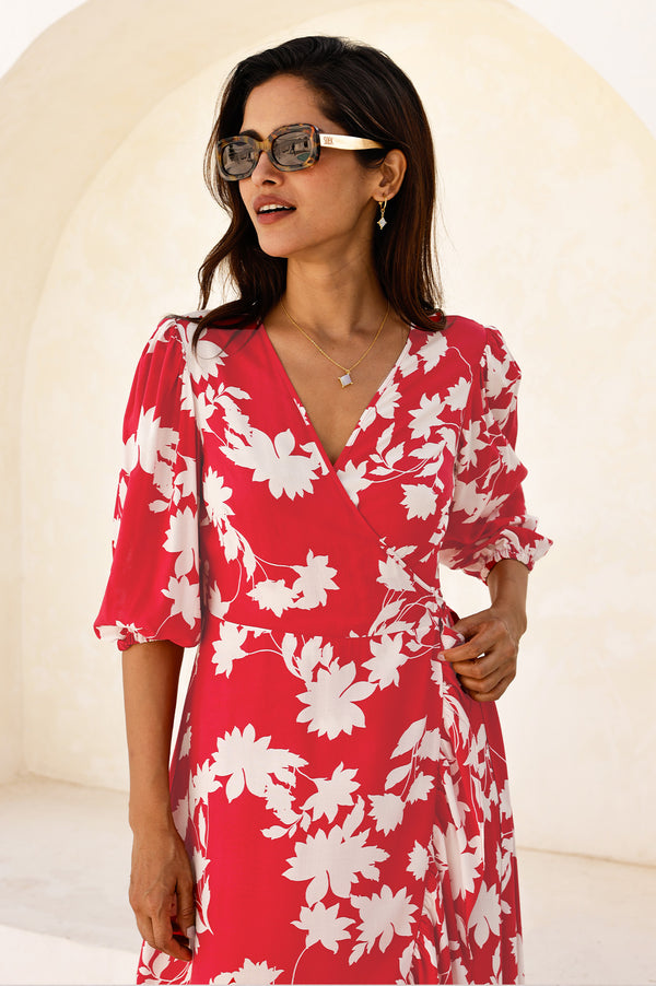best dress type for apple shape 5 Best Dresses for Apple Shape Body! From empire waist magic to flowy tiered sundresses, these styles define your shape, skim the tummy & highlight your best features. Confidence starts with the right