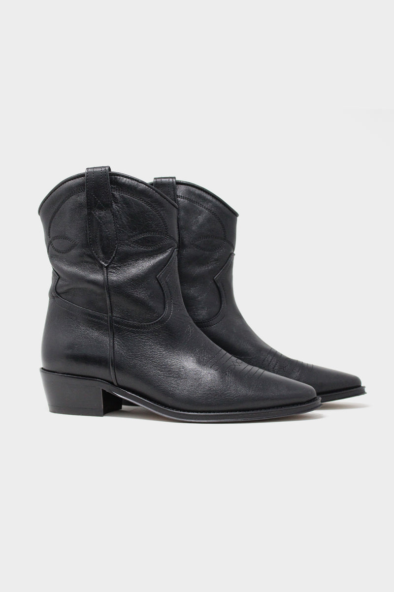 Camilla Short Cowboy Boots | Black