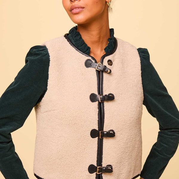 CroppedBuckleGillet_0003_percy