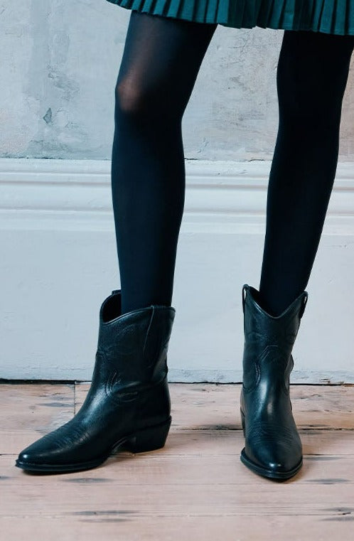 Camilla Short Cowboy Boots | Black