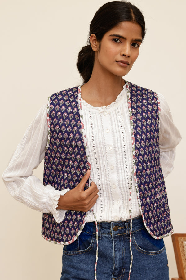 Arlo Quilted Organic Cotton Gilet | Primrose Stamp Navy/Pink