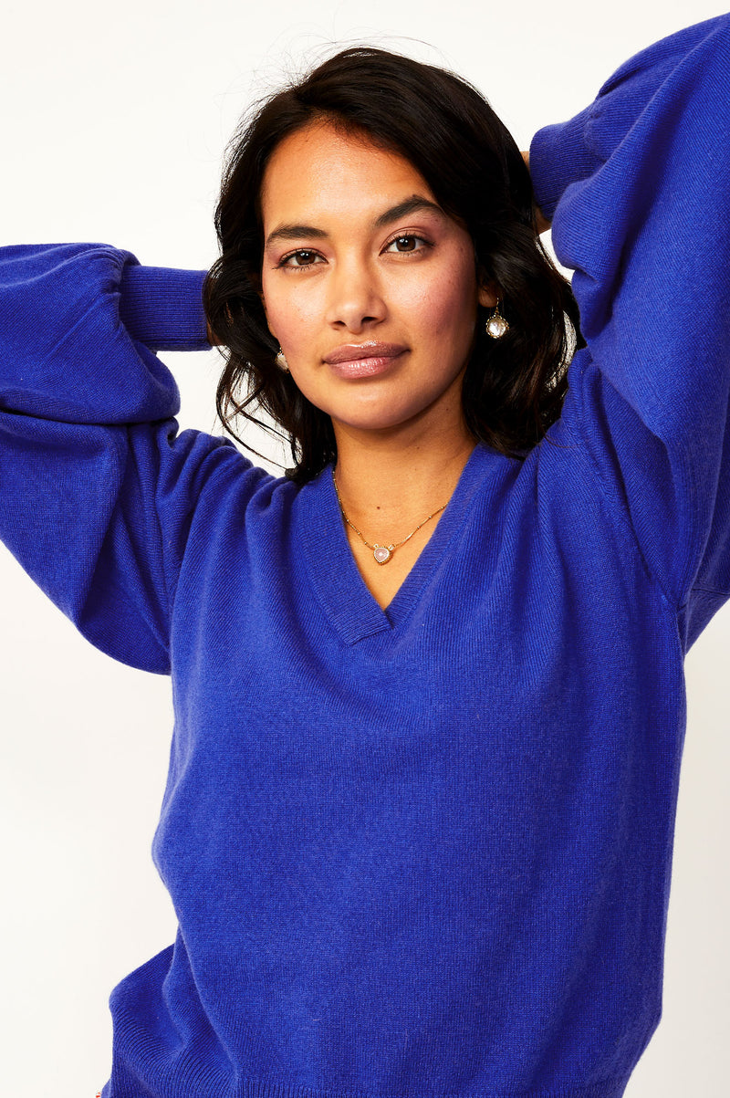 Merino-Cashmere-Blend-V-Neck-Jumper-Cobalt-Blue