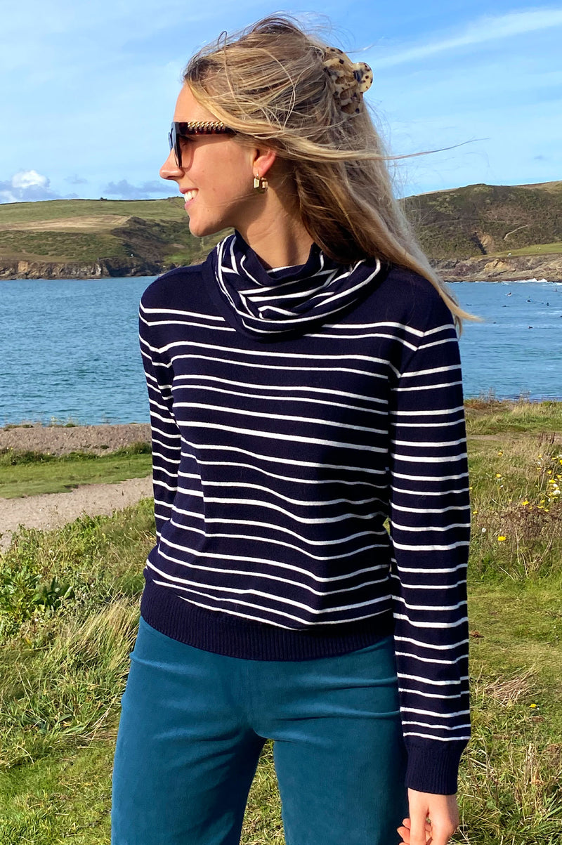 Striped Funnel Shape Neck Warmer | Navy/ Cream