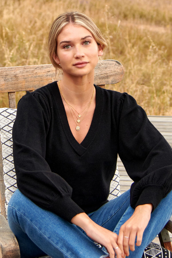Merino Cashmere Blend V-Neck Jumper | Black